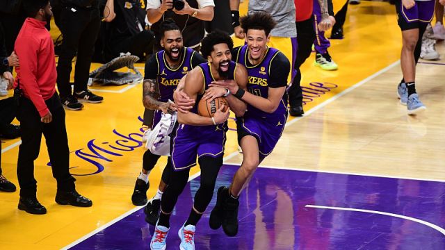 雄鹿122-123湖人 拉塞尔爆砍44分丁威迪致命封盖利拉德