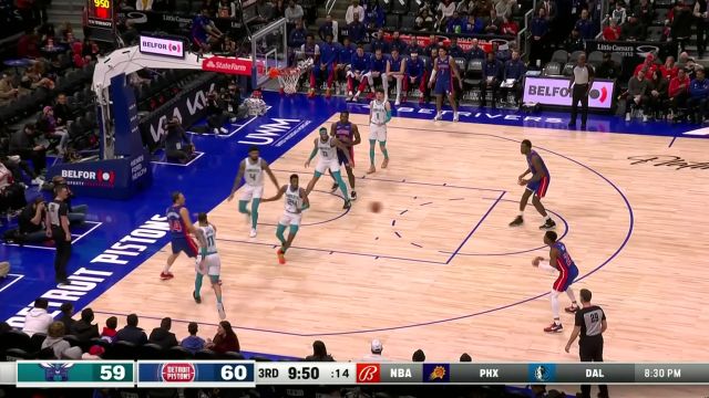 真可谓天降神兵！杜伦篮下一柱擎天补扣打进两分