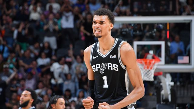 文班亚马vs尼克斯集锦 爆砍40+20+7全能战士迎生涯得分新高