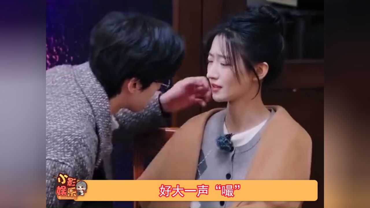 原来我们观众只是你们play的一环,张嘉元杨雨潼吻戏,好大一声“嘬”_高清1080P在线观看平台_腾讯视频