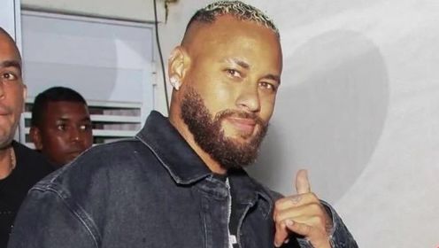 内马尔回应胖成肉马尔,晒腹部怒斥黑子尬黑,小肚子暴露自己锤自己