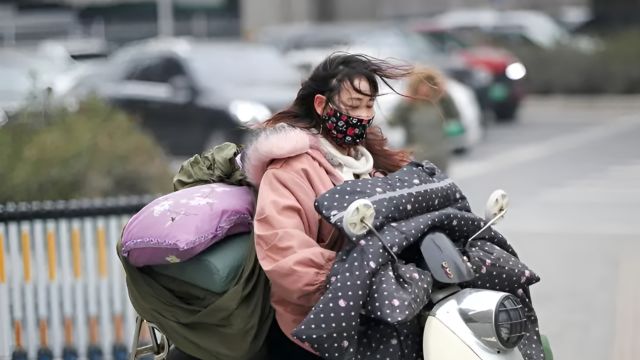 郑州市气象台发布大风蓝色预警信号