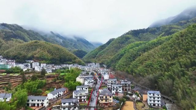 2024年2月4日,衢州市柯城区九华乡,牧童鞭春牛祈求风调雨顺、国泰民安.2