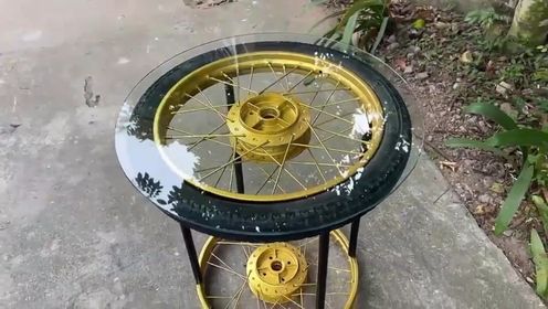 小伙用废弃轮毂制作一款艺术桌子,真是高手隐藏在民间