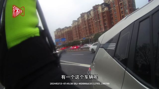 铁骑交警成“代驾” 护送市民紧急送医