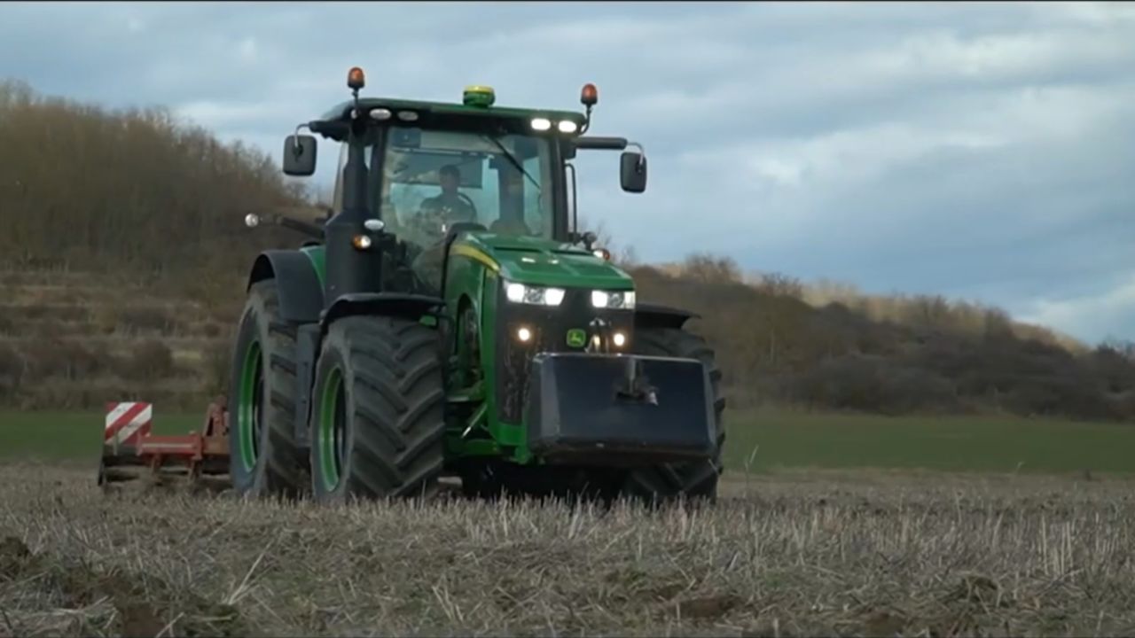 约翰迪尔8370r带贝松helios深松机作业!