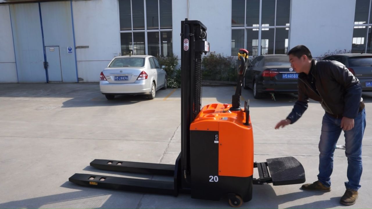 惠泽全电动搬运车现场测量出方案,终身提供配件,成功案例多