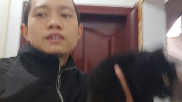 谁懂啊,怕痒的人还被猫舔脖子