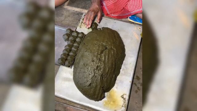 印度“佛鹅呢茶”,有凉茶和奶茶两种选择