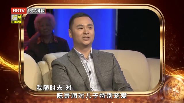 陈由伟小时爱画画,父亲陈景润专门做了一面,用白纸贴的画画墙