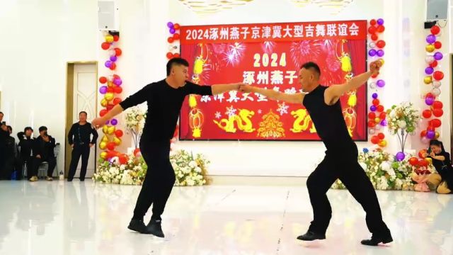 天随人愿和灰太狼表演吉特巴,歌曲好听,舞蹈娴熟流畅,一起欣赏