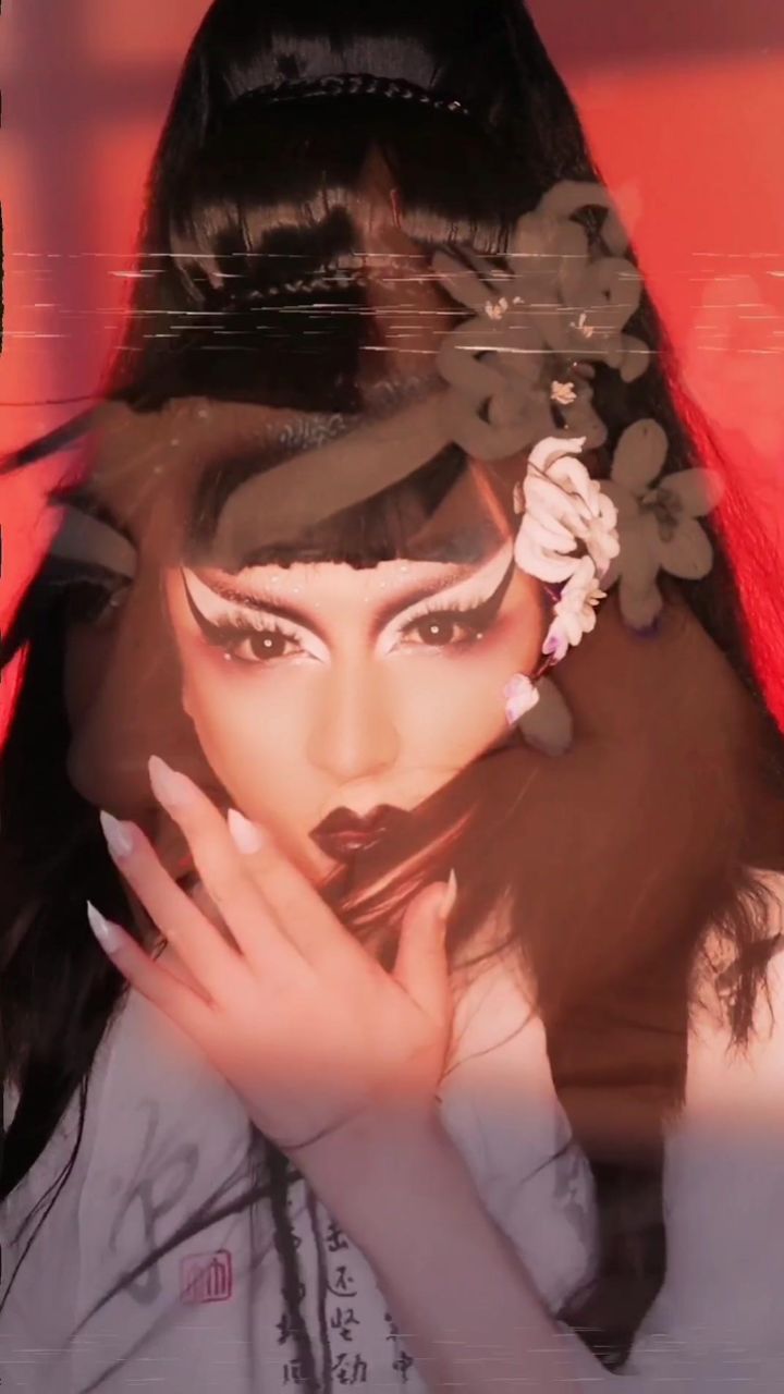 帅哥一秒变女妖,九尾狐变装皇后