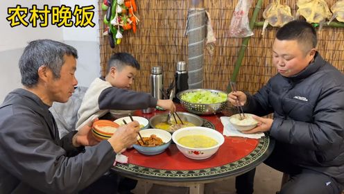 西娃子发烧成肺炎,晚上吃老母鸡汤就没胃口,希望快点好起来