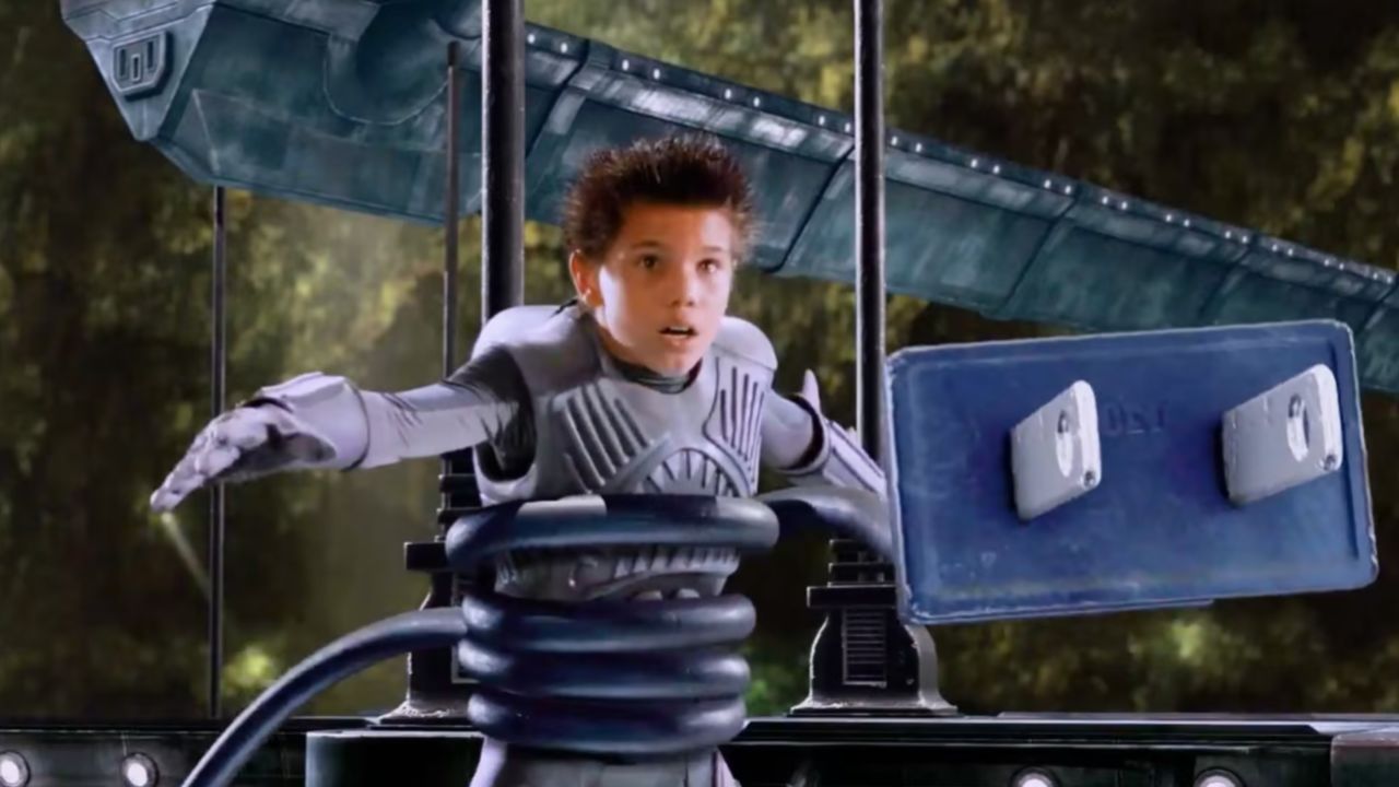 男孩跟鲨鱼长期生活,腹部竟长出鱼鳃《鲨鱼男孩》2