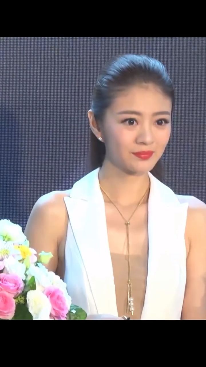 安以轩,1980年9月29日出生于中国台湾省台北市,毕业于台湾观光学院