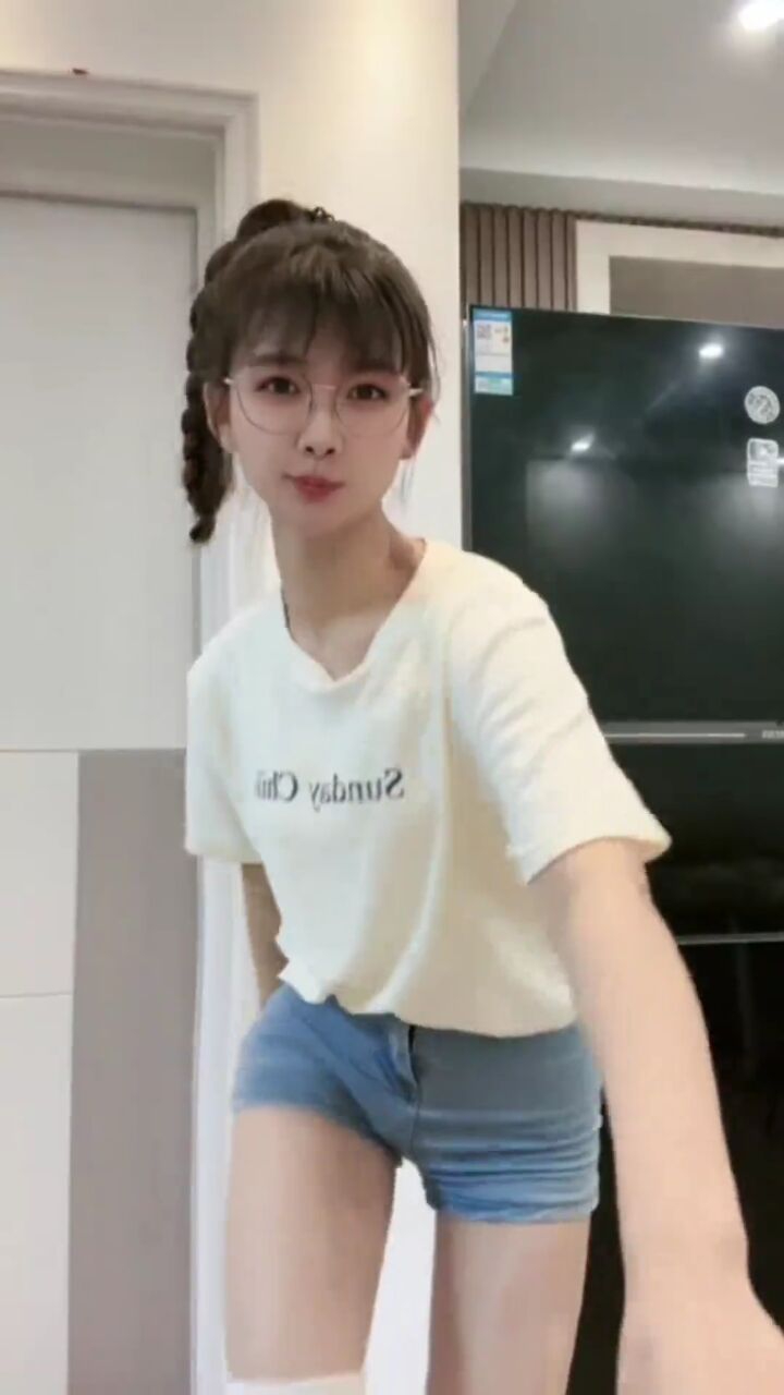 后背摇#动感扭胯舞 #后背摇