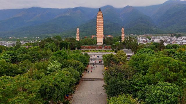 繁华至今的大理历史著名地标性建筑三塔寺