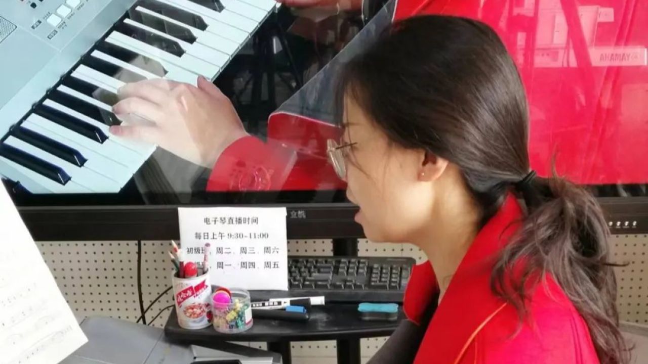 王盼电子琴《阿里山的姑娘》6