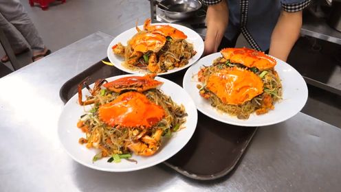 满满蟹黄，口感鲜美！越南街头高品质的母蟹炒面和蟹拉面，等你来品尝
