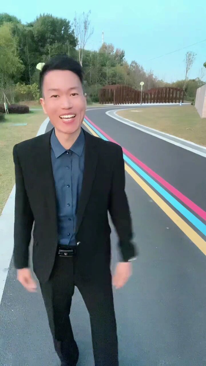 小妹妹送我的郎啊,送到了大门东啊,偏干上那个老天爷,下雨又刮风#感恩
