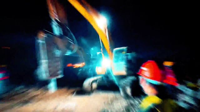 深夜现场丨跨青银高速开建新桥梁,枣山路打通工程再迎新进展