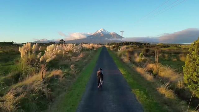 骑行在塔拉纳基火山脚下这种感觉真的无法描述