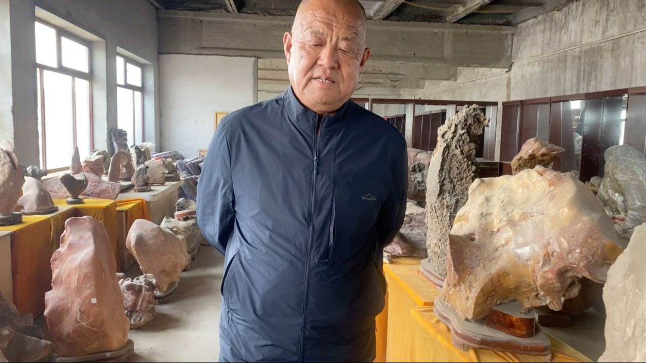 内蒙古呼市发现一位大神,仓库里全是无价之宝,小鸡出壳出自他家