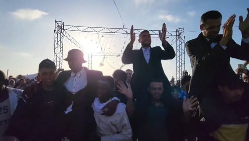 加沙地带：临时营地里的集体婚礼