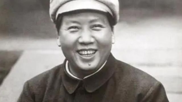 1937年,王明想夺毛主席的权,是谁投下关键一票?