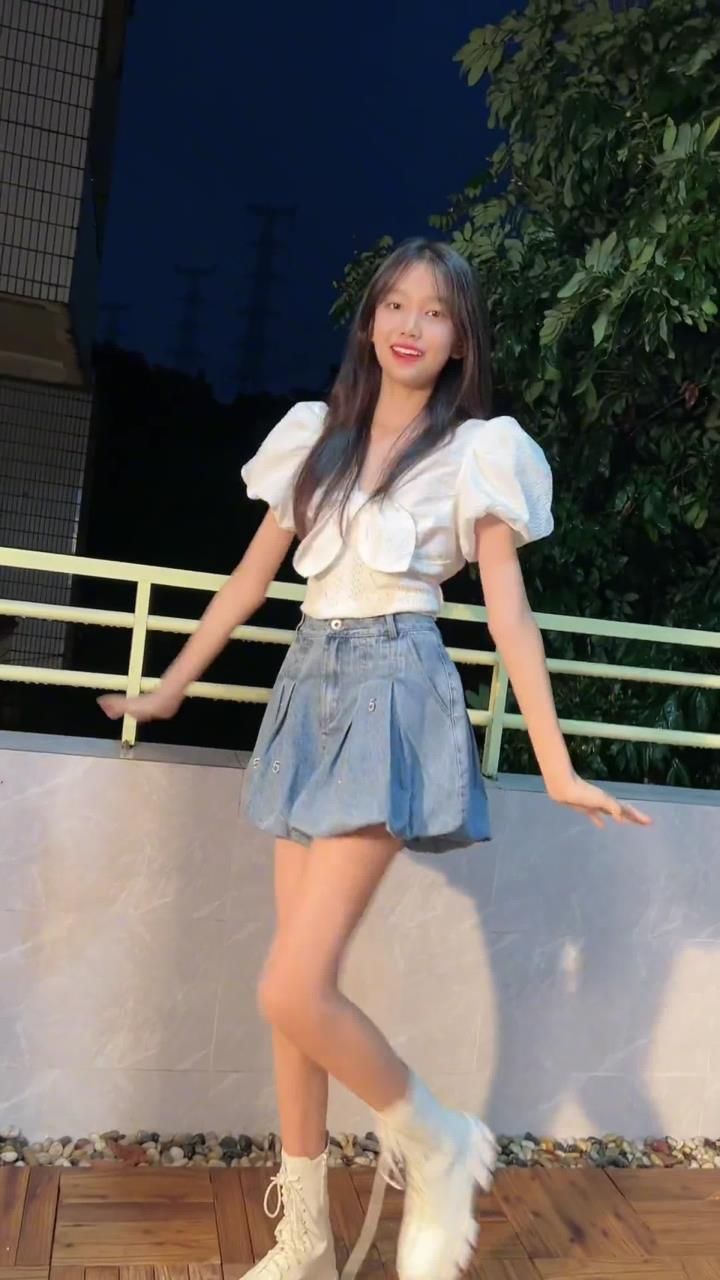 《就忘了吧》dj我猜你们会说又来啦宋小睿#美女 #就忘了吧dj#舞蹈#就