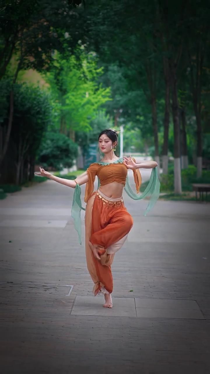 虽迟但到嘻嘻,编舞美绝了 #月下舞姬#月下舞姬舞蹈#异域风情#西域舞姬