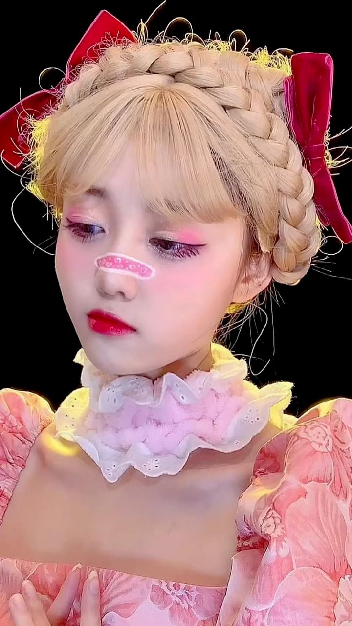 每次画的仿妆都是:不能说一摸一样,可以说是毫无关系