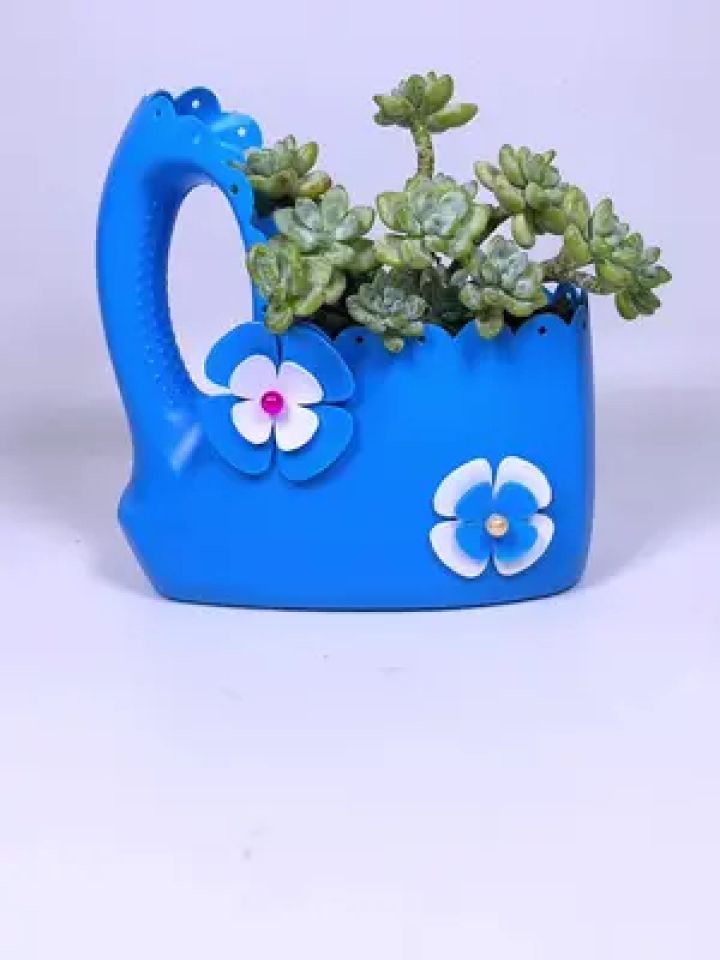 洗衣液瓶只需简单改造就是一个花盆 #废物利用 #自制花盆 #变废为宝