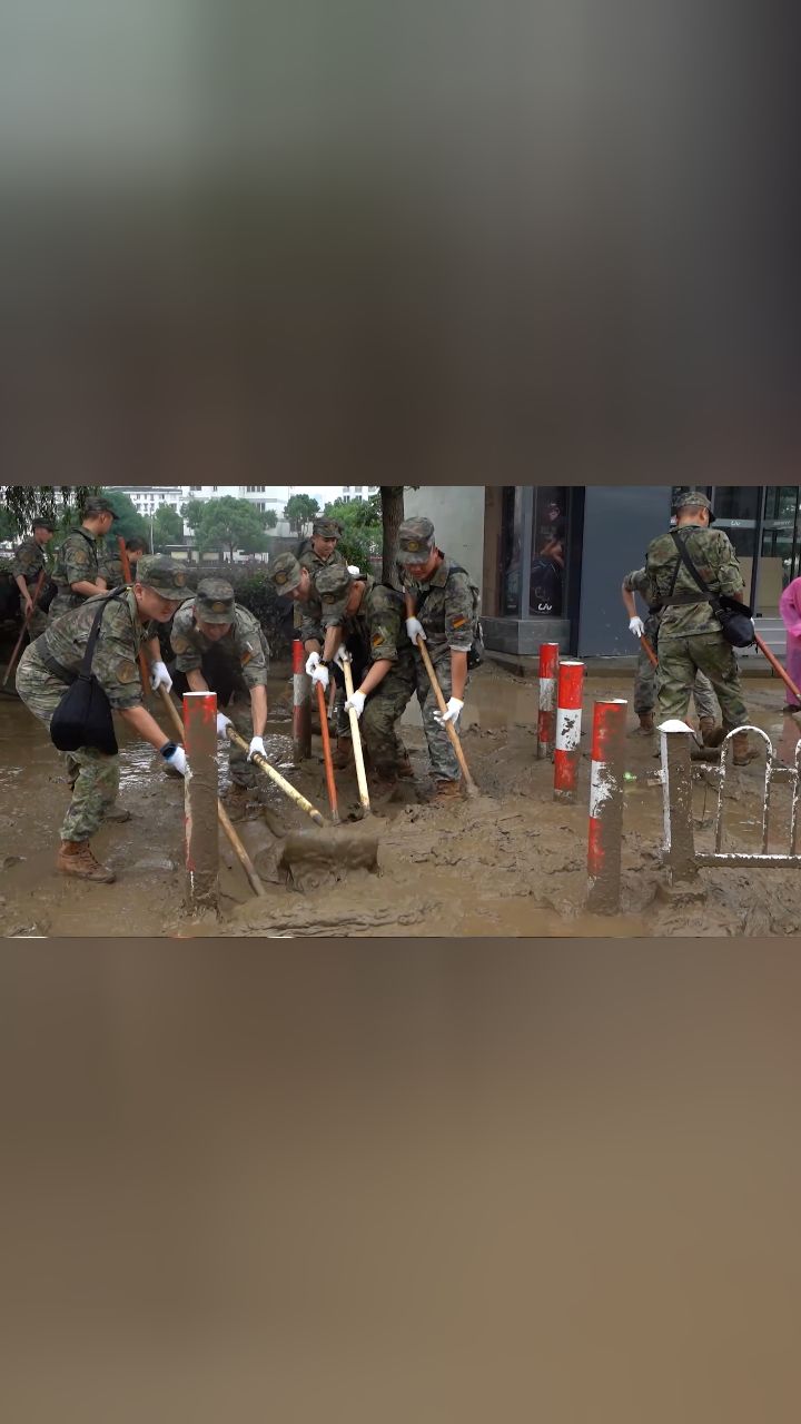 火箭军官兵持续支援驻地恢复生产生活秩序