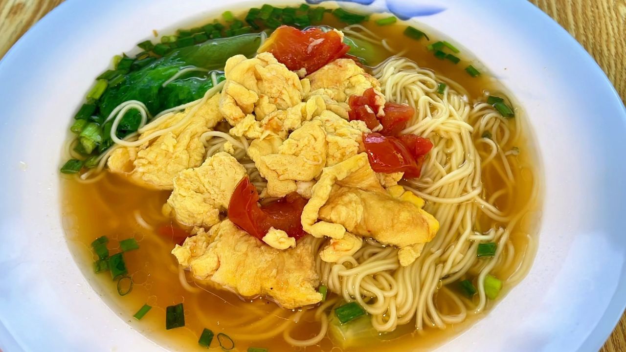食在佛山,朋友们,花10块钱点的番茄鸡蛋面,5块钱红豆糖水