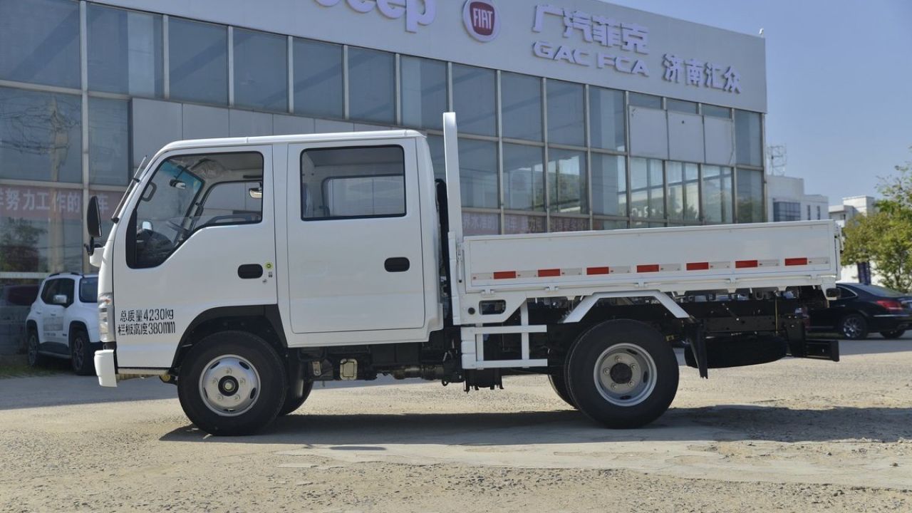 五十铃100p双排座卡车