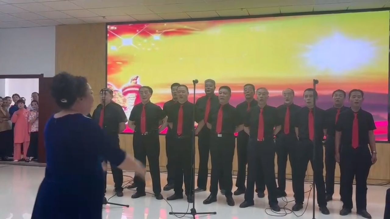 甘州区老年大学音乐2班男声合唱红歌