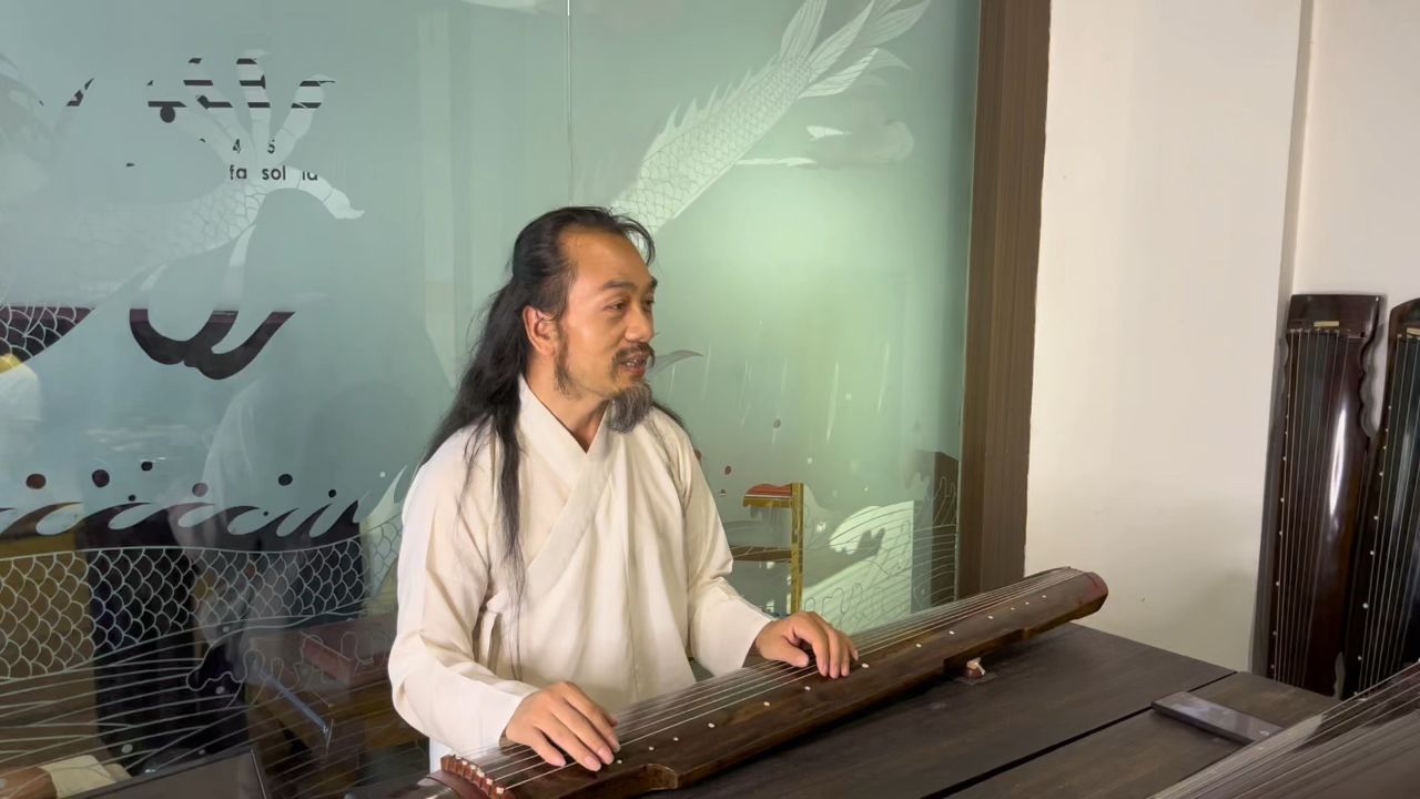 弹琴喝茶,终南山斫琴师悬琴先生来秀秀书院听薛山长弹古琴曲《护花