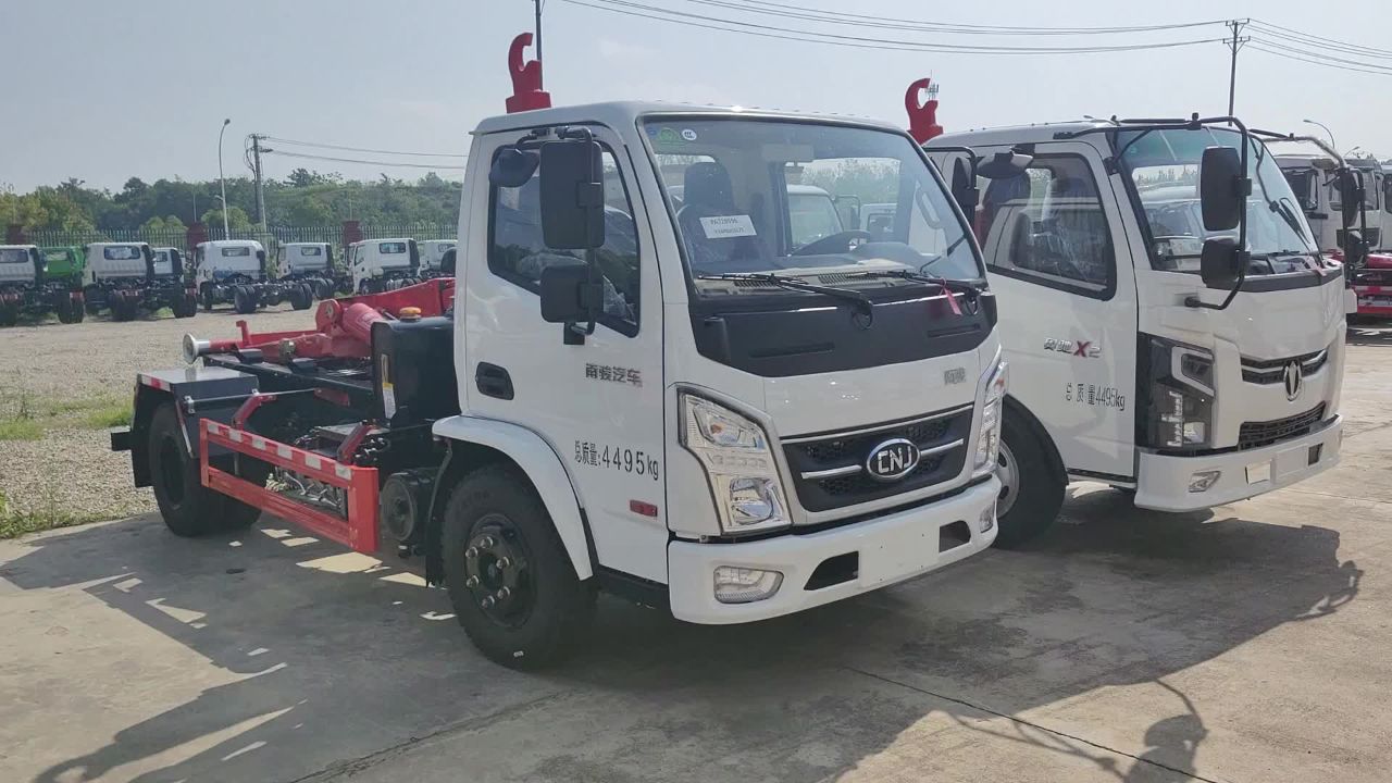 南俊飞碟澳池x2国六蓝牌不超重好审车12吨6方自卸式拉臂勾垃圾车
