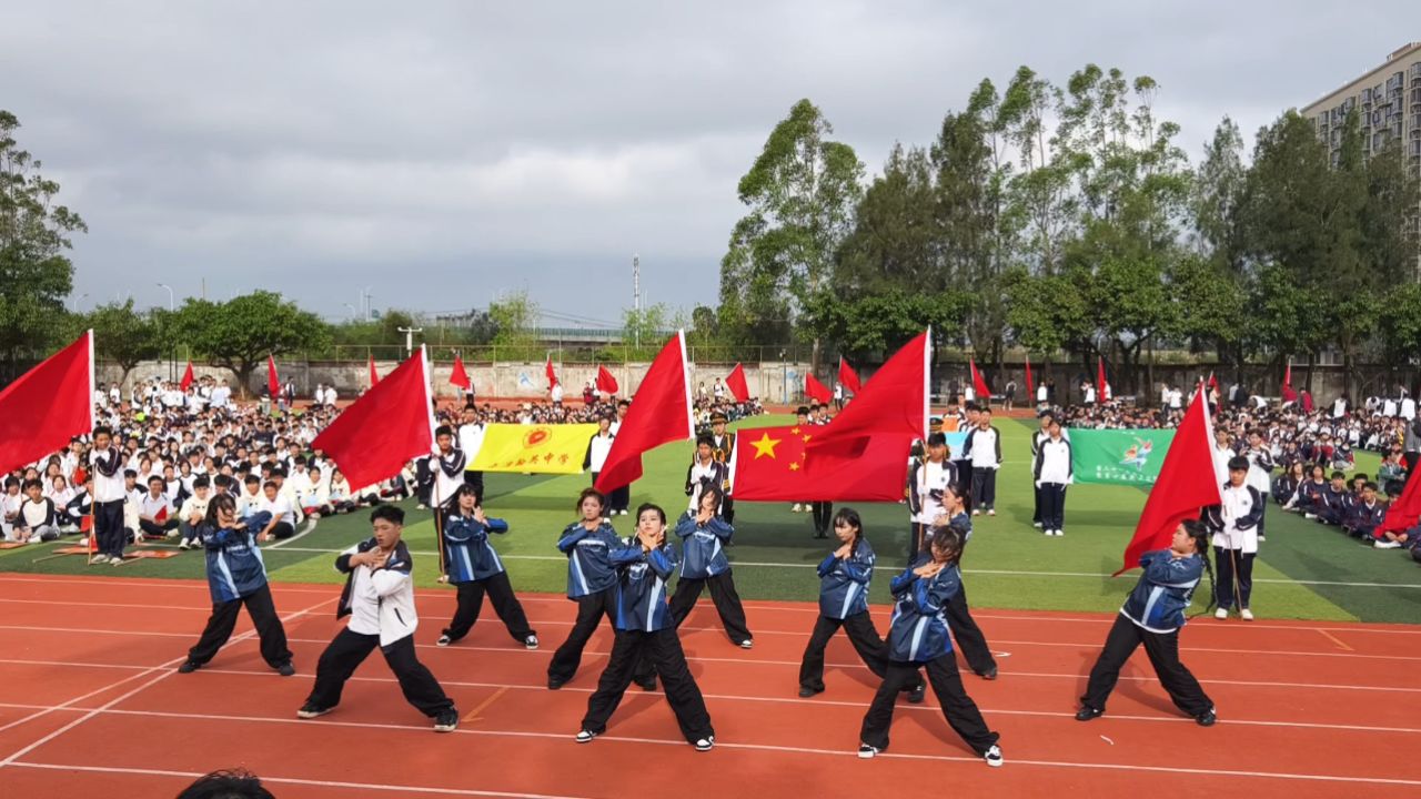 平潭翰英中学美术老师图片