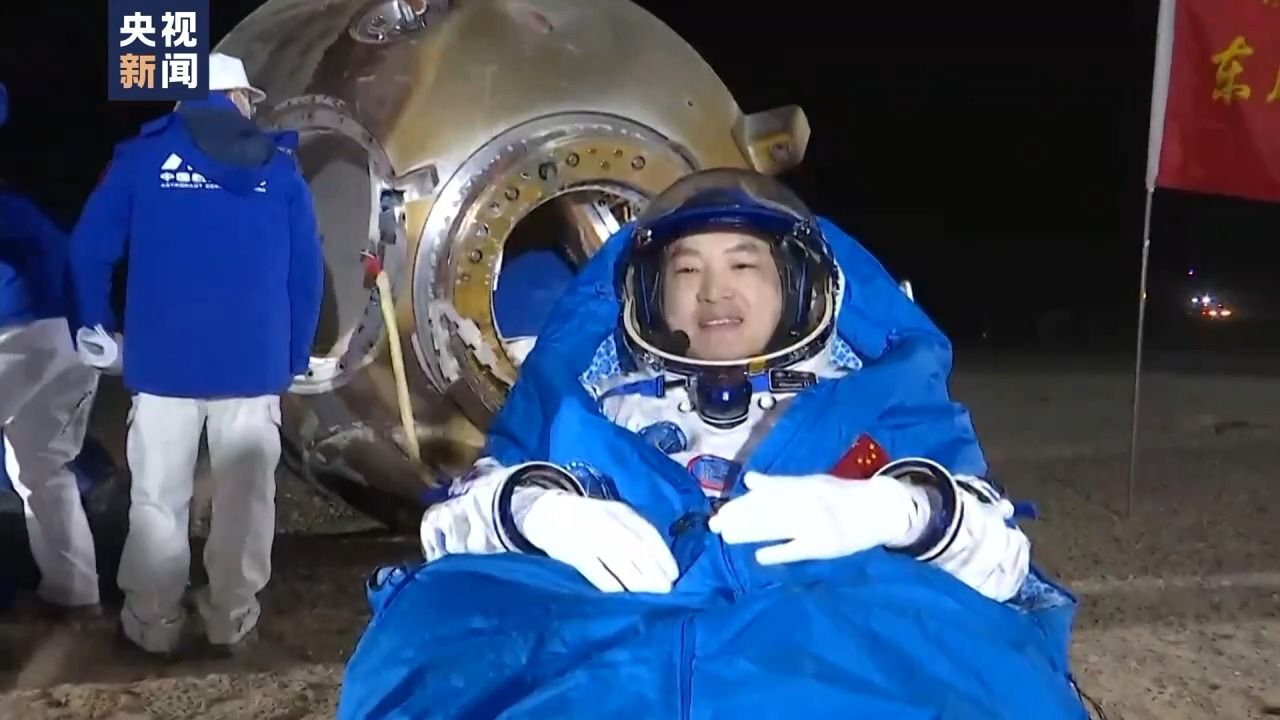 航天员顺利出舱 腾讯网