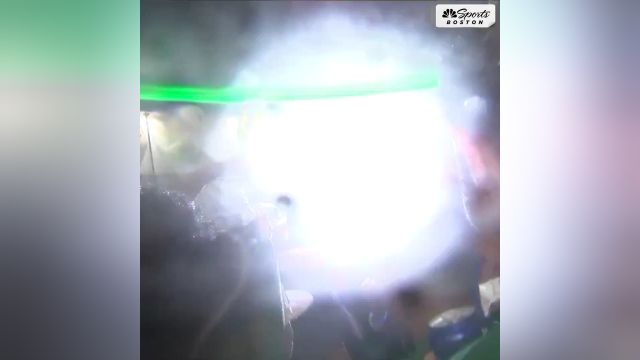 尽情庆祝吧！绿军更衣室开启狂欢模式 塔图姆与布朗狂喷香槟