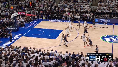 《TOP时刻》23日NBA最佳扣篮 东契奇妙传空切顺下的琼斯翱翔天际肆虐篮筐