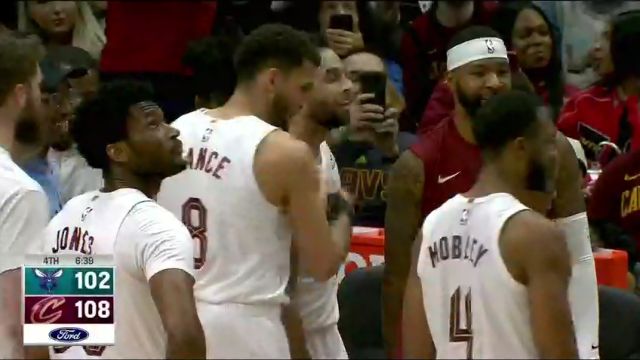 NBA常规赛：黄蜂vs骑士第4节英文原声回放