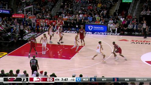 《NBA全场集锦》快攻反击势如破竹！里萨谢快攻反击妙传勒维尔一飞冲天双手暴扣