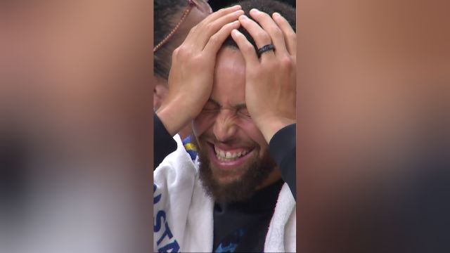 埃泽利现身大通中心与啦啦队共舞 看傻场边的小学生库里