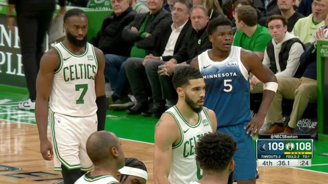 喜提关键三分！塔图姆罚球偏出但拿下篮板 霍乐迪不负众望三分命中