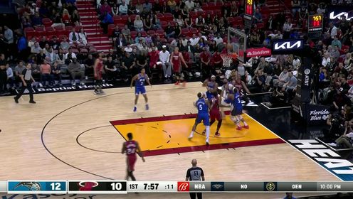 《NBA全场集锦》万马千军我独闯！小海梅接传球直杀篮下 舍身上篮出手2+1打成
