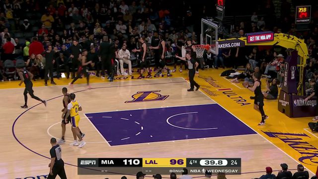 主场变客场！湖人罚球时现场球迷倒戈 高呼“Let's Go Heat”场面尴尬