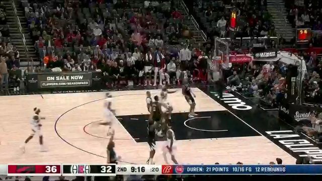 泰斯饿虎扑食生猛大帽 哈登标致三分清脆入网